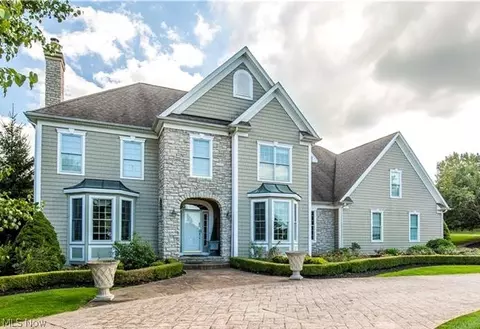 915 Creek View Dr, Aurora, OH 44202
