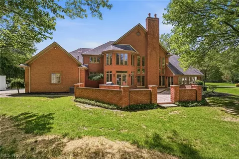 Exterior - 822 Park Harbour Dr, Boardman, OH 44512 photo 7 of 9