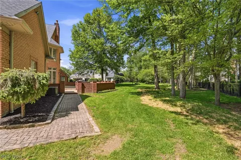 Exterior - 822 Park Harbour Dr, Boardman, OH 44512 photo 6 of 9