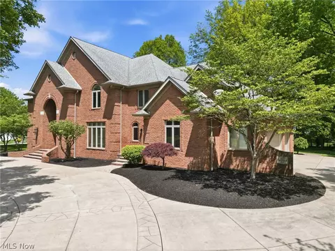 Exterior - 822 Park Harbour Dr, Boardman, OH 44512 photo 3 of 9