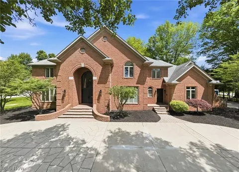 Exterior - 822 Park Harbour Dr, Boardman, OH 44512 photo 4 of 9