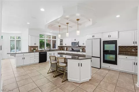 Kitchen - 822 Park Harbour Dr, Boardman, OH 44512 photo 1 of 6