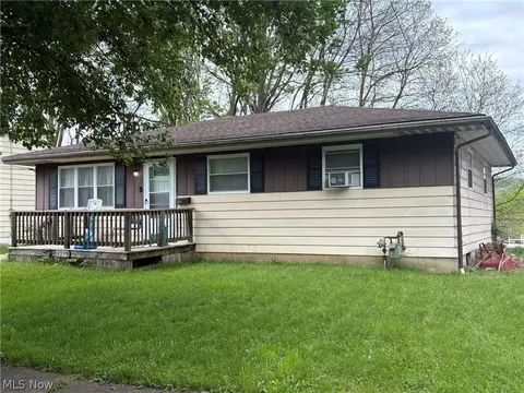 1273 Barcelona Dr, Akron, OH 44313