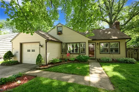 145 Edgewood Dr, Berea, OH 44017