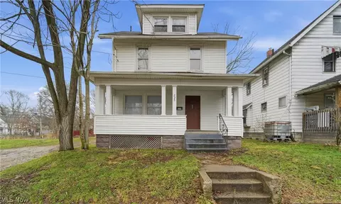 225 Cranz Pl, Akron, OH 44310