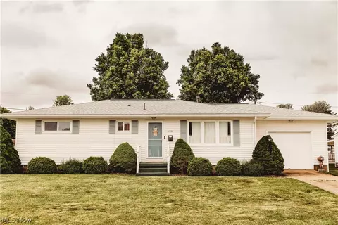 1337 Canoe Ln, Coshocton, OH 43812