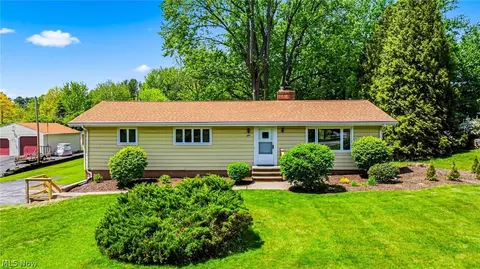 202 Briar Hill Dr, Painesville, OH 44077