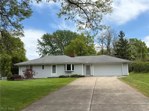 2821 Trabar Dr, Willoughby Hills, OH 44092