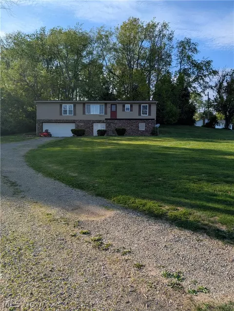 2075 State Route 83, Millersburg, OH 44654