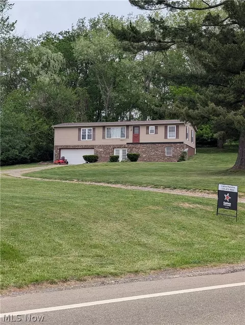 2075 State Route 83, Millersburg, OH 44654