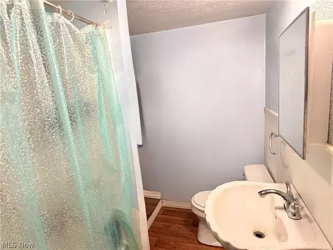 Bath - 3345 Elyria Ave, Lorain, OH 44055 photo 1 of 1