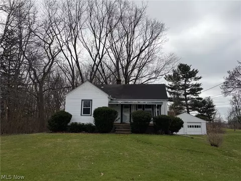 Exterior - 41345 Griswold Rd, Elyria, OH 44035 photo 4 of 8