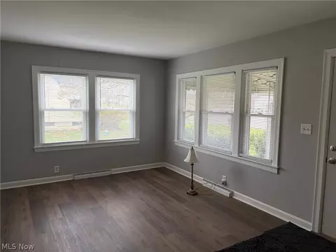 Living - 41345 Griswold Rd, Elyria, OH 44035 photo 2 of 3