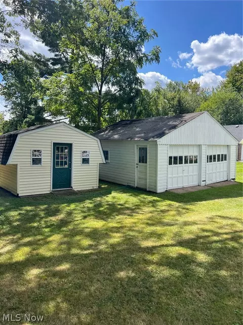 Exterior - 41345 Griswold Rd, Elyria, OH 44035 photo 3 of 8