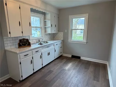 Kitchen - 41345 Griswold Rd, Elyria, OH 44035 photo 2 of 3