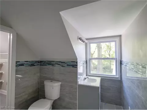 Bath - 104 Brainard Dr, Boardman, OH 44512 photo 5 of 9