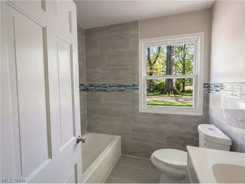 Bath - 104 Brainard Dr, Boardman, OH 44512 photo 1 of 9