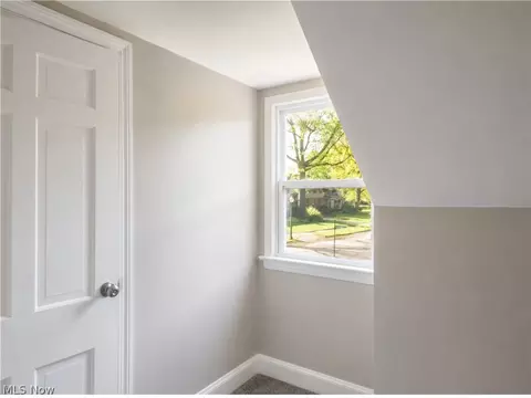 Entry Way - 104 Brainard Dr, Boardman, OH 44512 photo 3 of 4