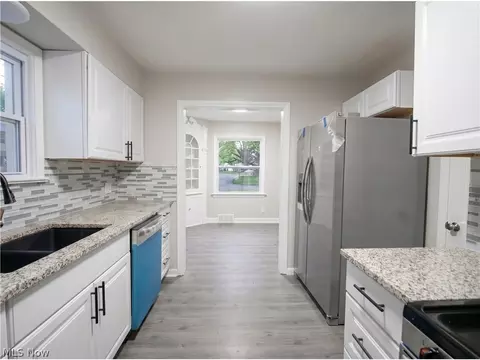 Kitchen - 104 Brainard Dr, Boardman, OH 44512 photo 2 of 3
