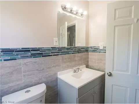 Bath - 104 Brainard Dr, Boardman, OH 44512 photo 3 of 9