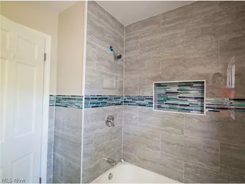 Bath - 104 Brainard Dr, Boardman, OH 44512 photo 2 of 9