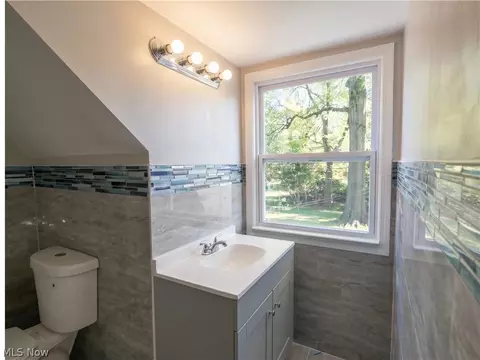 Bath - 104 Brainard Dr, Boardman, OH 44512 photo 6 of 9