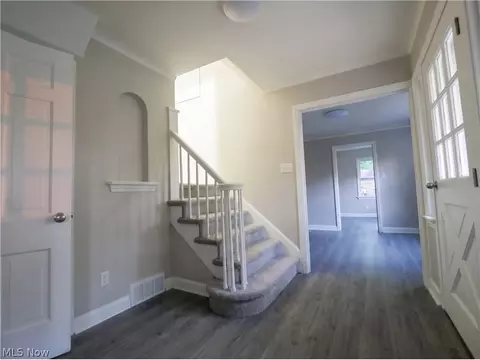 Entry Way - 104 Brainard Dr, Boardman, OH 44512 photo 1 of 4