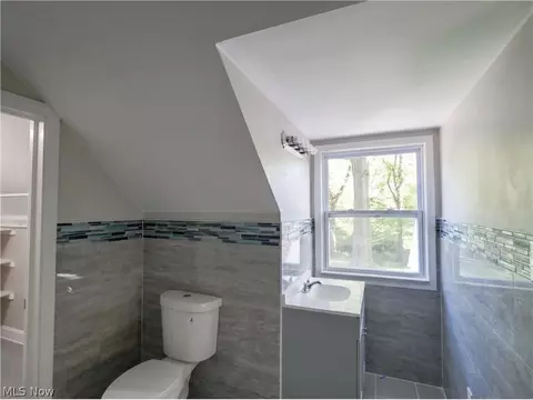 Bath - 104 Brainard Dr, Boardman, OH 44512 photo 5 of 9
