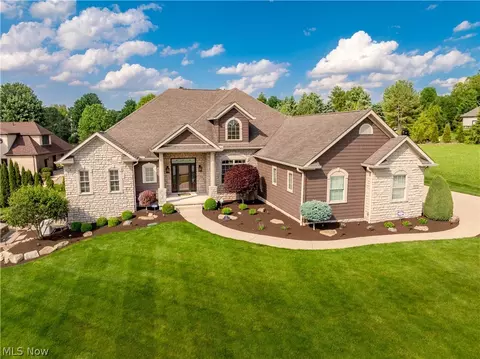 8591 Harlequin Cir NW, Massillon, OH 44646