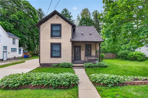 2443 3rd St, Cuyahoga Falls, OH 44221