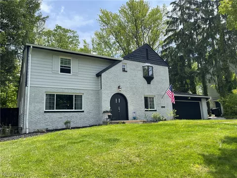 607 Castle Blvd, Akron, OH 44313