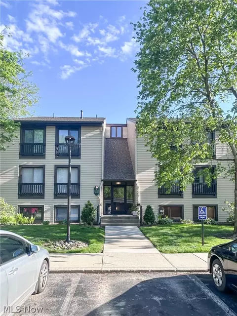 6310 Greenwood #105, Northfield, OH 44067
