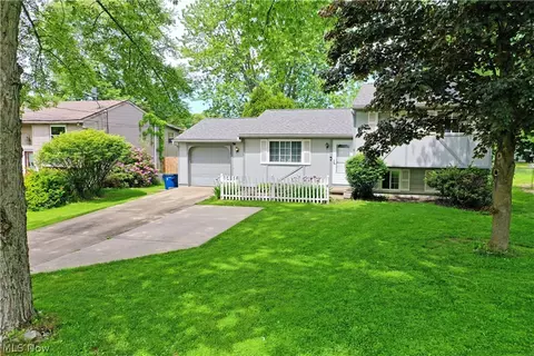 2543 Walnut St, Girard, OH 44420