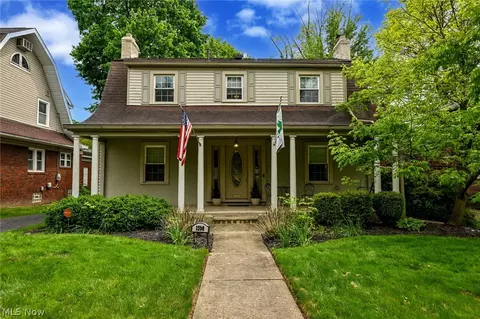 1390 Delia Ave, Akron, OH 44320