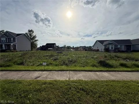 20 Oakview Xing, Canfield, OH 44406