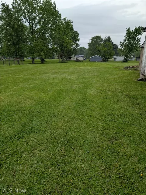 6706 Oakfield St NE, East Canton, OH 44730