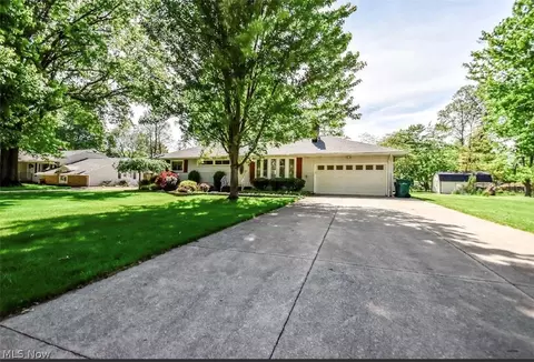 6680 Glenella Dr, Seven Hills, OH 44131