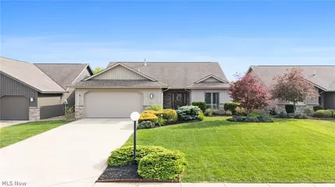 9070 Hummingbird Ln, North Ridgeville, OH 44039