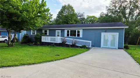 36 Suzanne St, Little Hocking, OH 45742