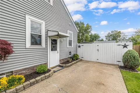 2424 E 30th St, Lorain, OH 44055 photo 5