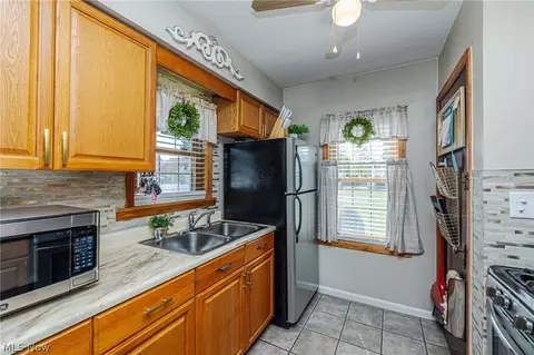 2424 E 30th St, Lorain, OH 44055 photo 20