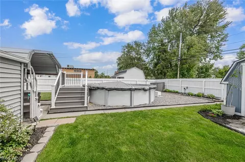 2424 E 30th St, Lorain, OH 44055 photo 8