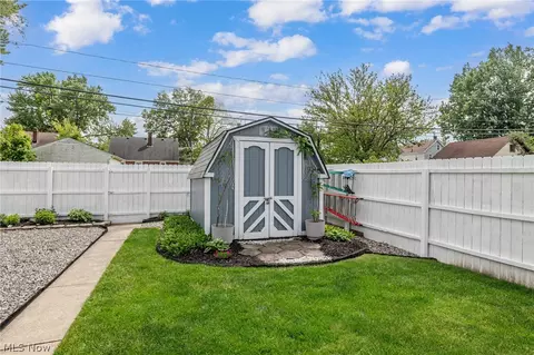 2424 E 30th St, Lorain, OH 44055 photo 11