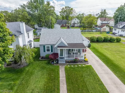 2424 E 30th St, Lorain, OH 44055 photo 2