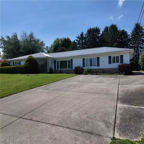 67156 Joella Dr, Saint Clairsville, OH 43950