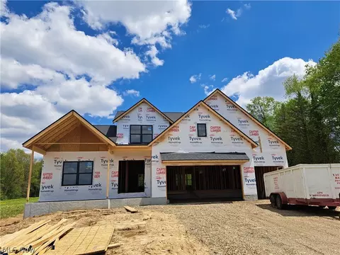 8156 Lake O Springs Ave NW, North Canton, OH 44720