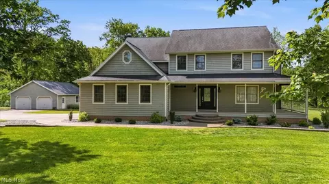 911 Moody Ridge Rd, Belpre, OH 45714
