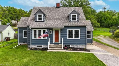 1324 Colegate Dr, Marietta, OH 45750