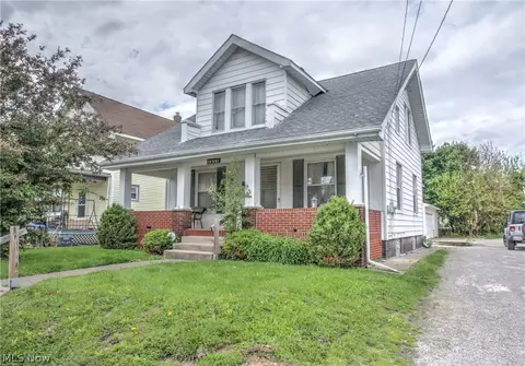 Exterior - 2829 8th St NW, Canton, OH 44708 photo 2 of 4