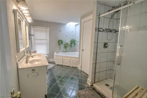 Bath - 2829 8th St NW, Canton, OH 44708 photo 1 of 3
